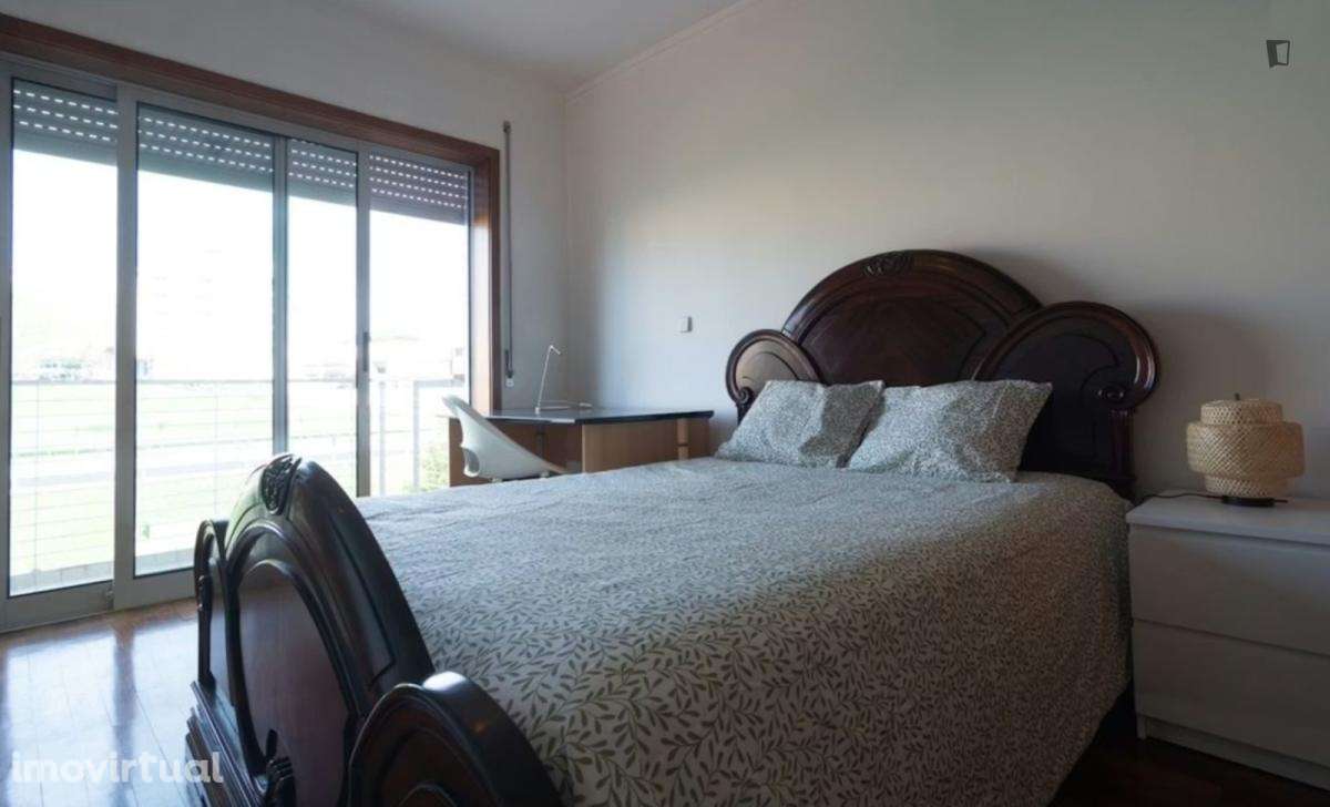 Quarto - localizado em Paranhos Porto - Grande imagem: 2/10