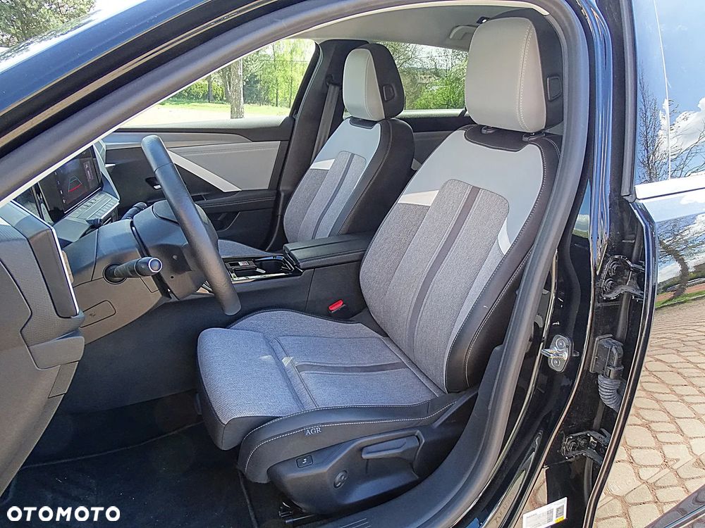 Opel Astra 1.2 Turbo GS - 26
