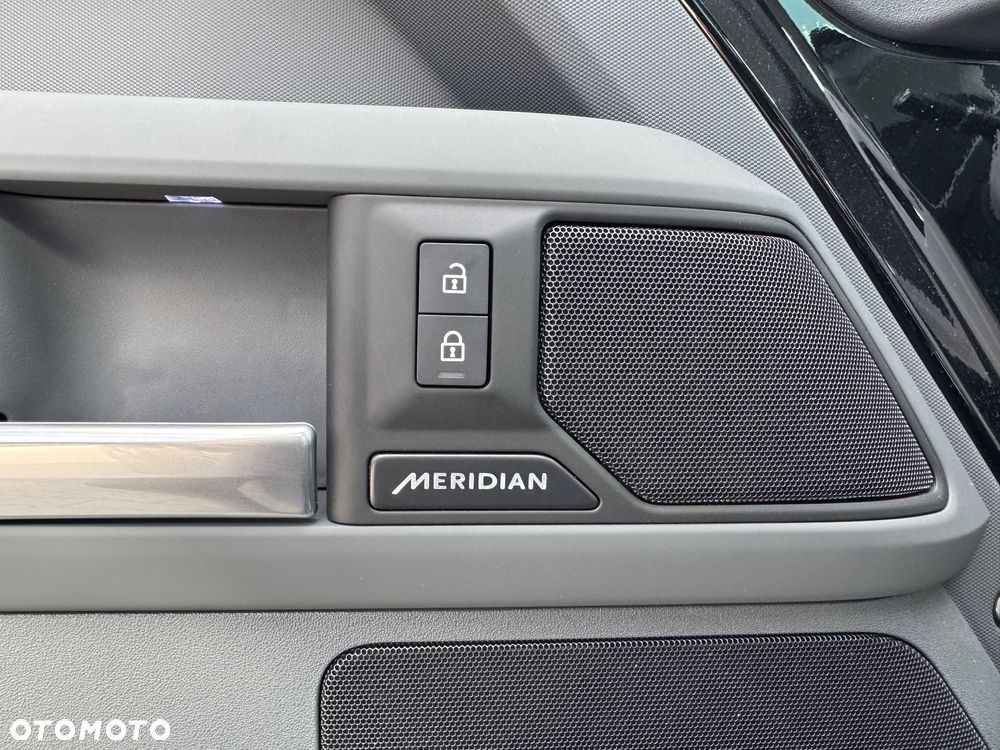Land Rover Defender 110 D200 X-Dynamic SE - 14