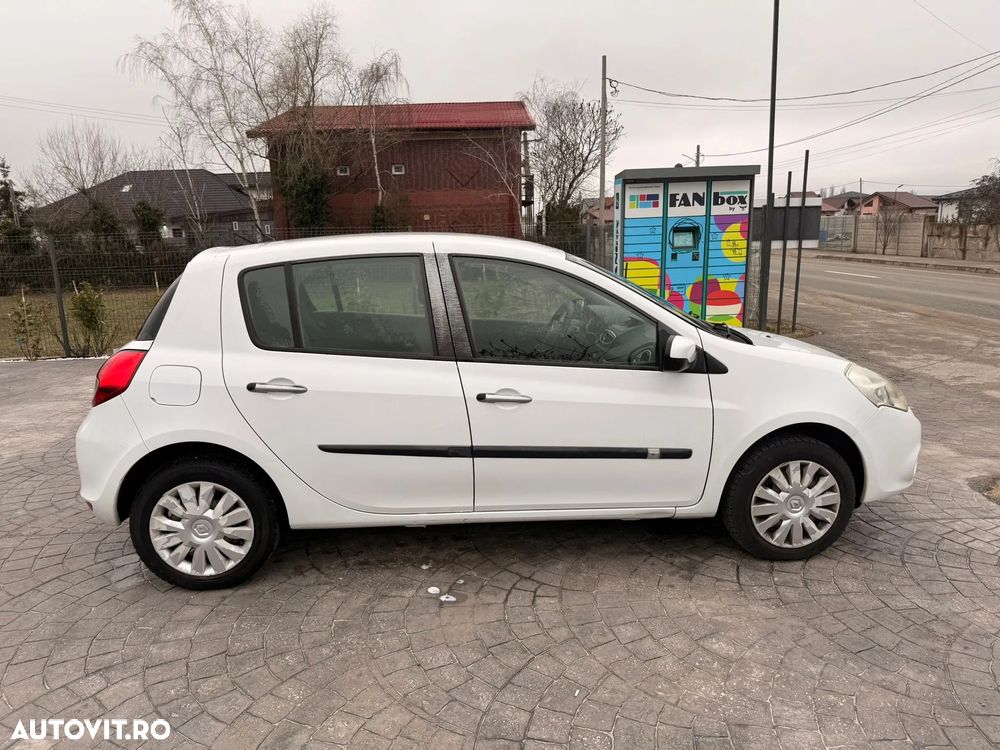Renault Clio III 1.2 16V Yahoo - 12