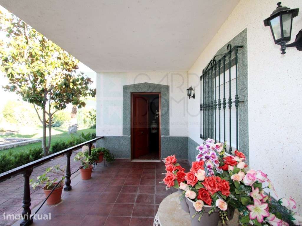 Quinta com moradia térrea T4, piscina com jardim, garagem e vinhas,... - Grande imagem: 5/42
