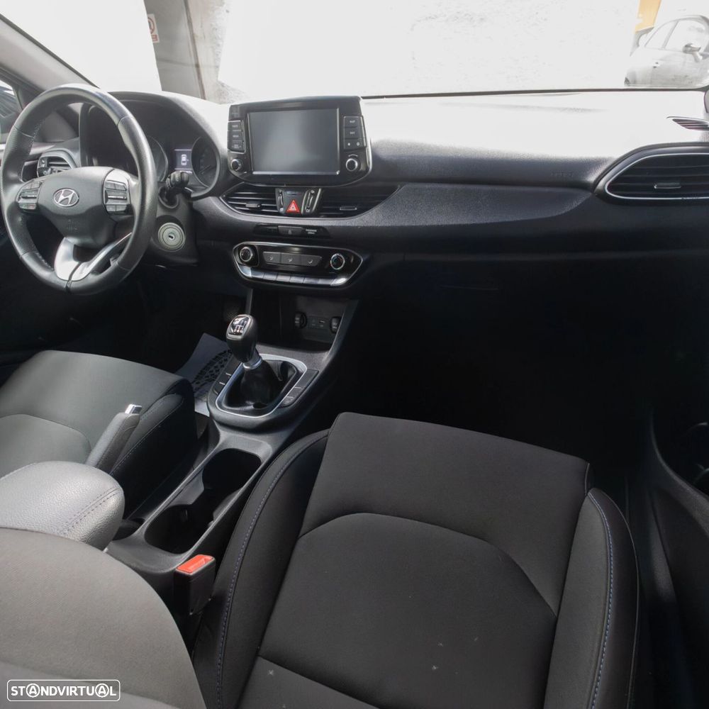 Hyundai i30 SW 1.6 CRDi Blue Comfort+Navi - 9