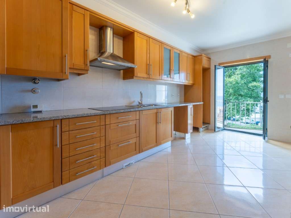 Apartamento T2 com vista mar e garagem na Nazaré (Costa de Prata) - Grande imagem: 5/21