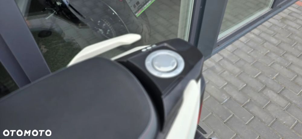 Suzuki Avenis - 40