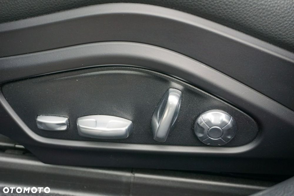 Porsche Panamera 4 - 30