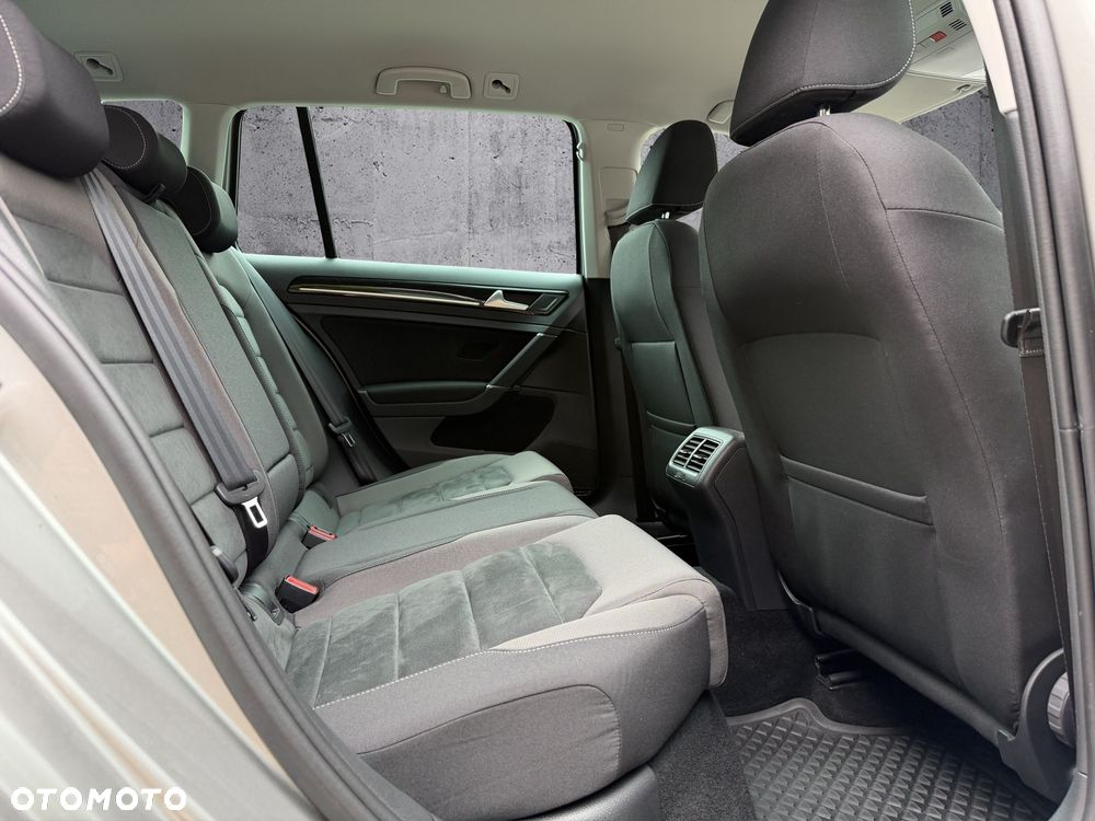 Volkswagen Golf 2.0 TDI SCR Highline - 18