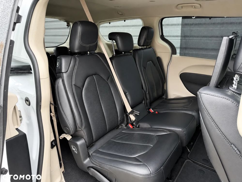 Chrysler Pacifica - 17