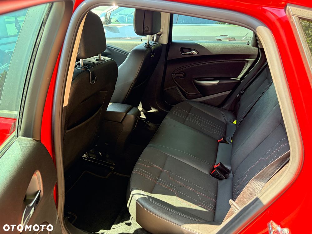 Opel Astra 1.4 Turbo 150 Jahre - 11