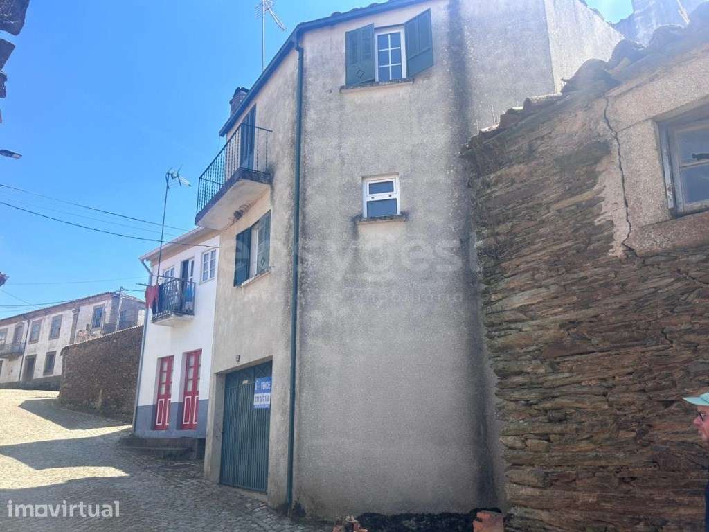 Moradia T1+2 com garagem e varanda em Mós - Torre de Moncorvo. - Grande imagem: 2/15