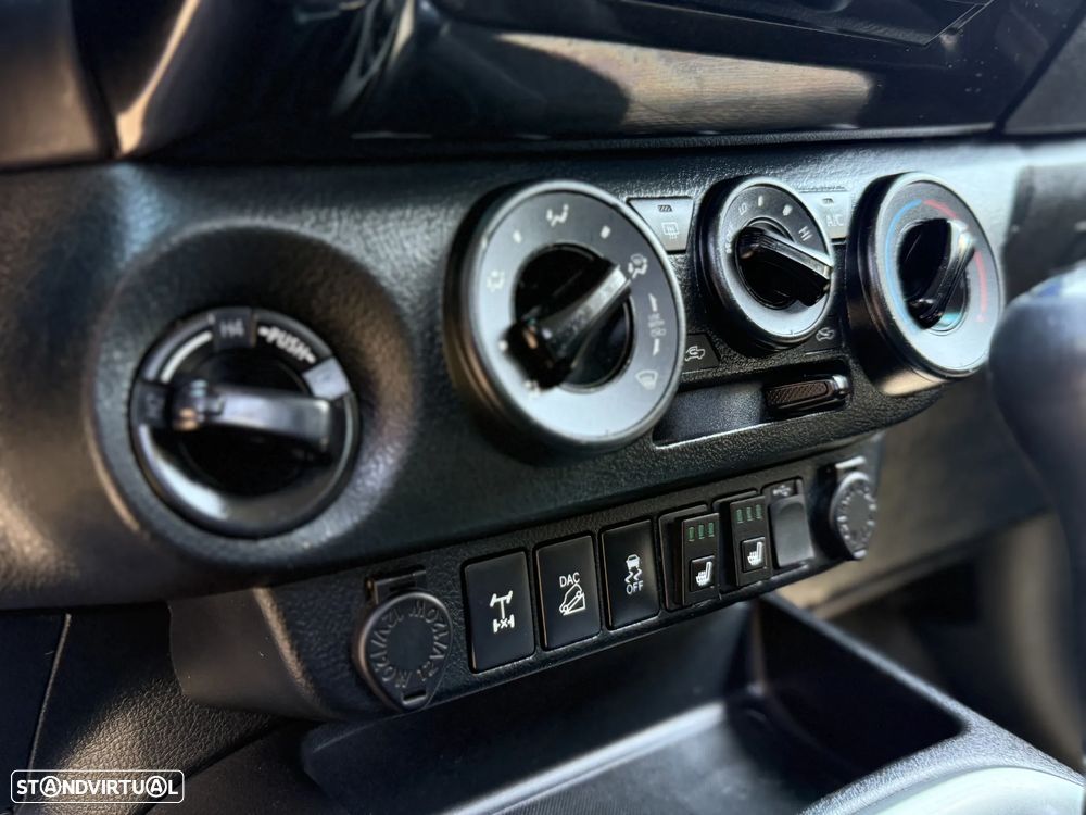 Toyota Hilux 2.4 D-4D 4WD CD Premium Edition - 16