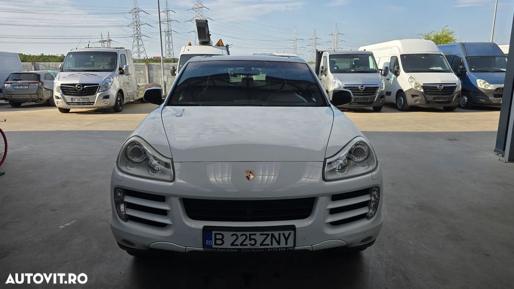 Porsche Cayenne - 1