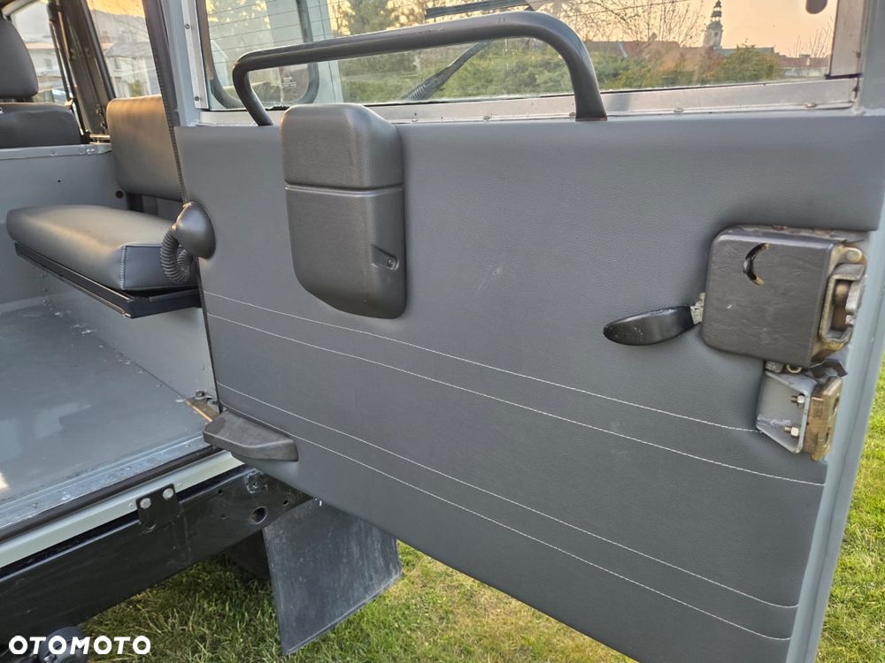 Land Rover Defender 2.5 TDI - 12