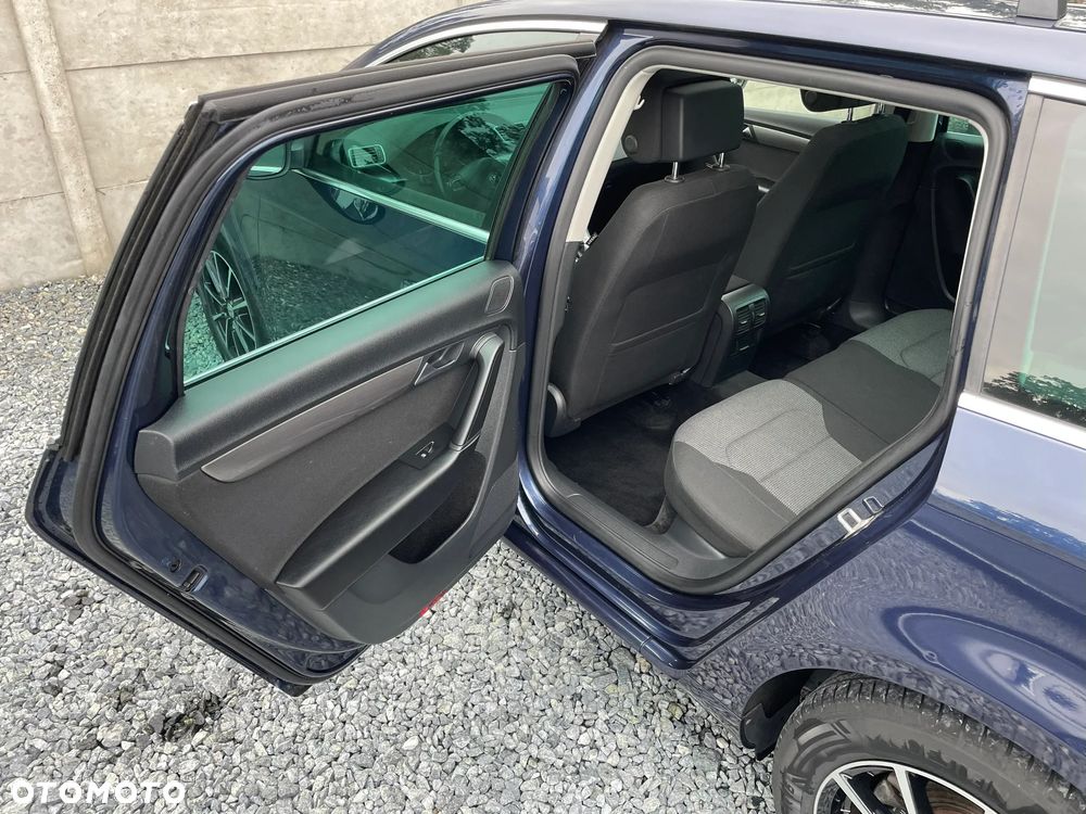 Volkswagen Passat - 18