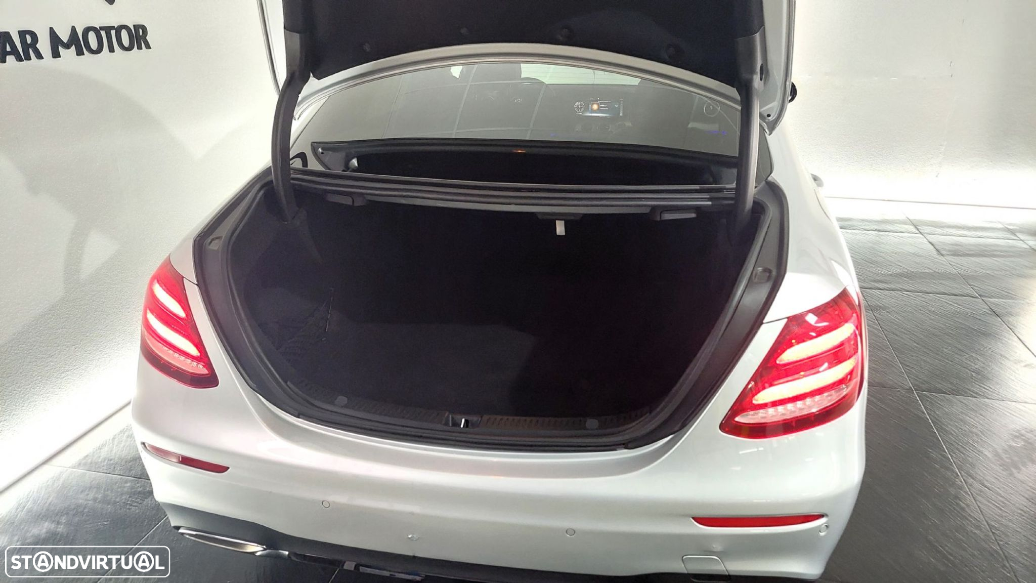Mercedes-Benz E 220 d AMG Line - 35