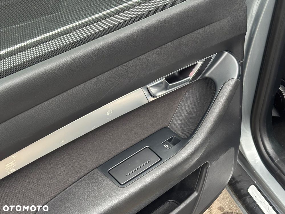 Audi A6 Avant 2.0 TDI Multitronic - 26