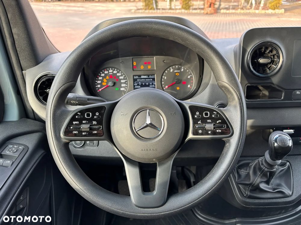Mercedes-Benz Sprinter - 28