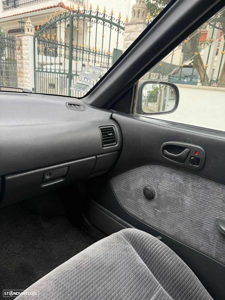 Suzuki Swift 1.3 GL Sedan - 11