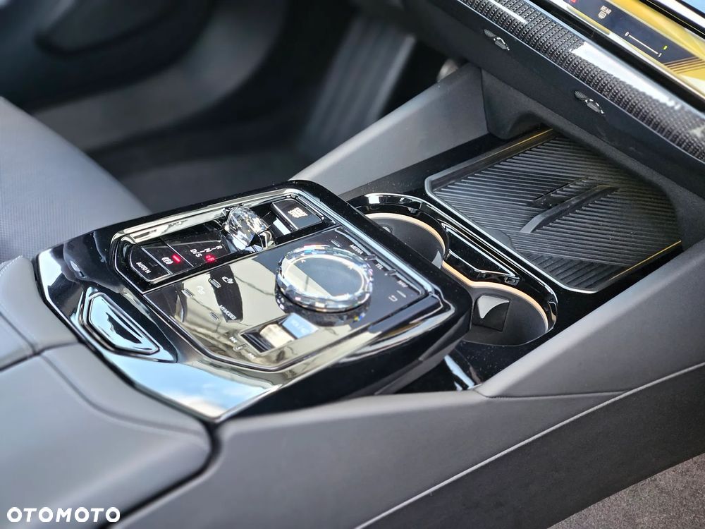 BMW Seria 5 550e xDrive PHEV M Sport - 40