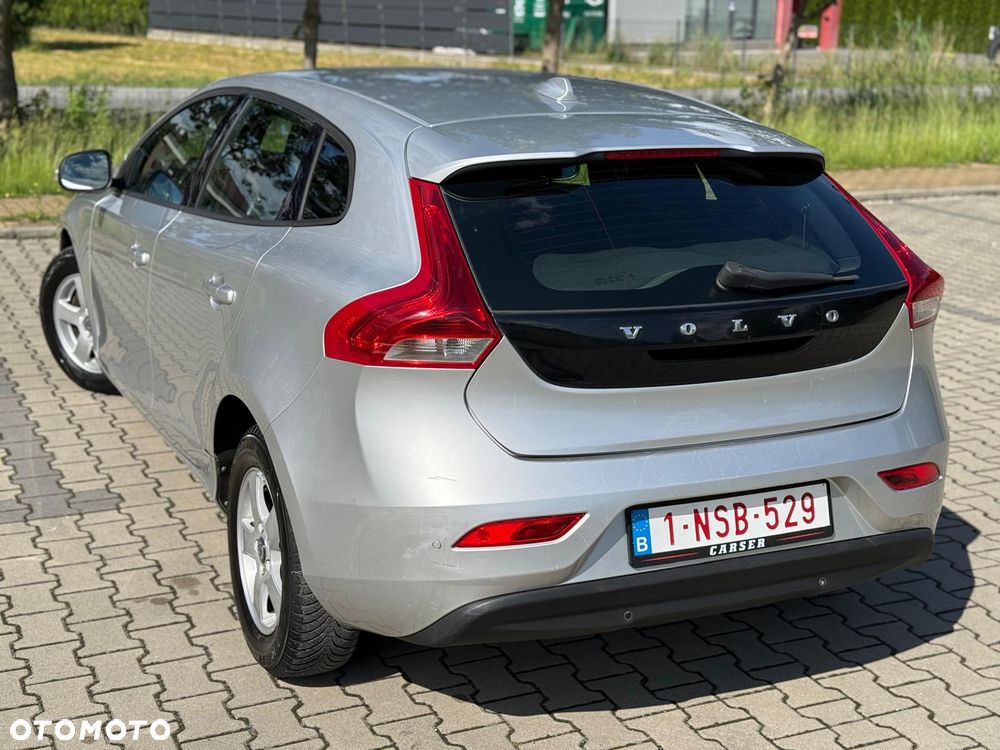 Volvo V40 D2 Momentum - 22