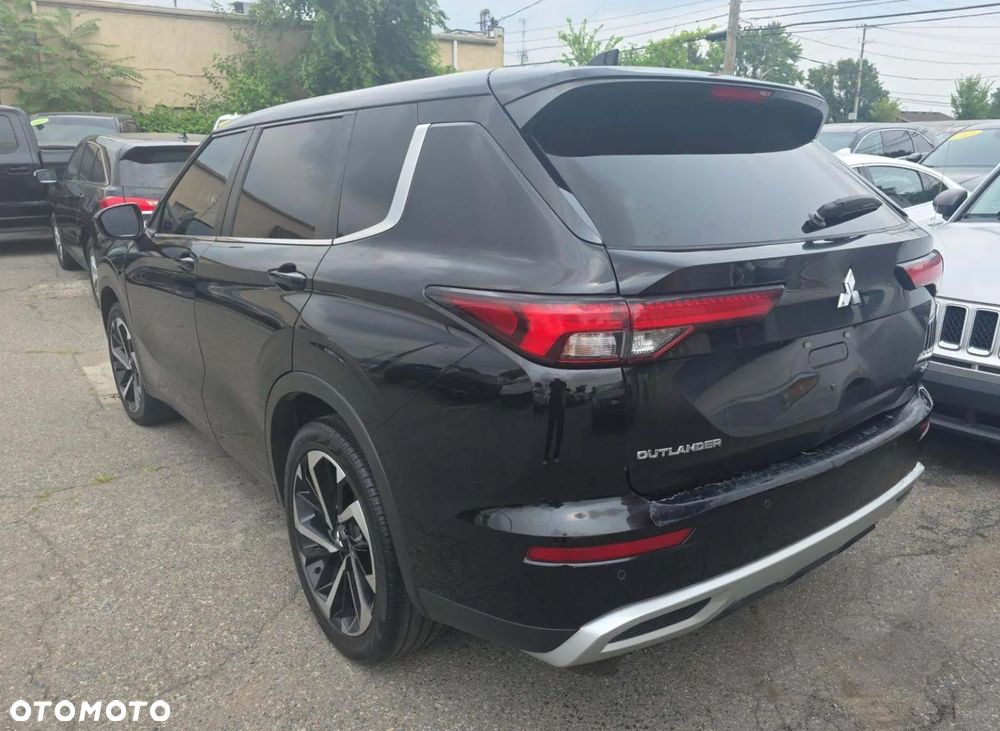 Mitsubishi Outlander - 3