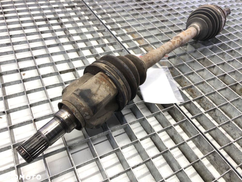 PÓŁOŚ LEWY PRZÓD - 60.00 PLN - TOYOTA YARIS VERSO (_P2_) 1999 - 2005 1.3 (NCP20_, NCP22_) 63 kW - 2