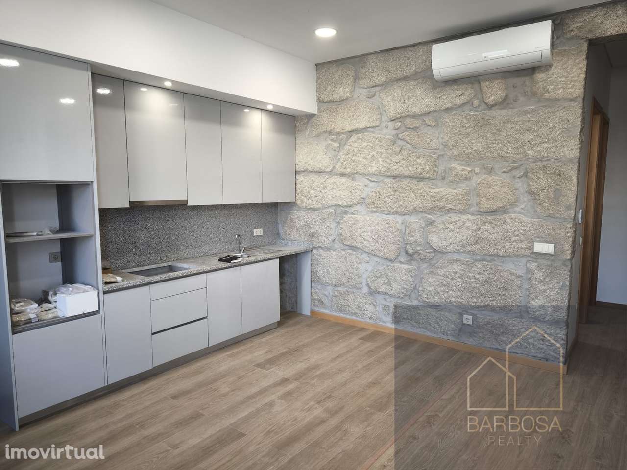 Andar moradia T3+1/T4 NOVO, c/ AC e estacionamento-Costa Cabral, Porto - Grande imagem: 2/23