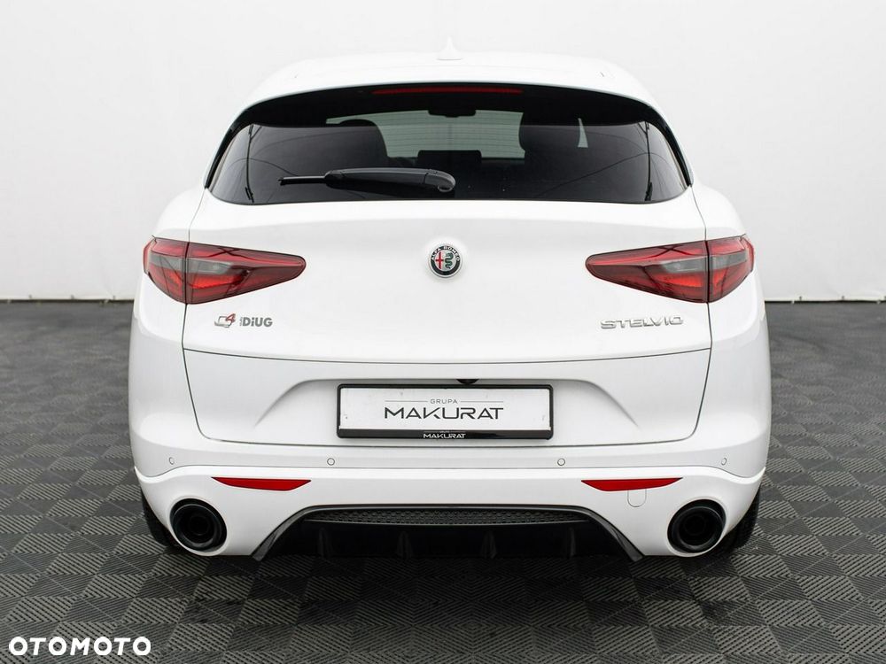 Alfa Romeo Stelvio - 9