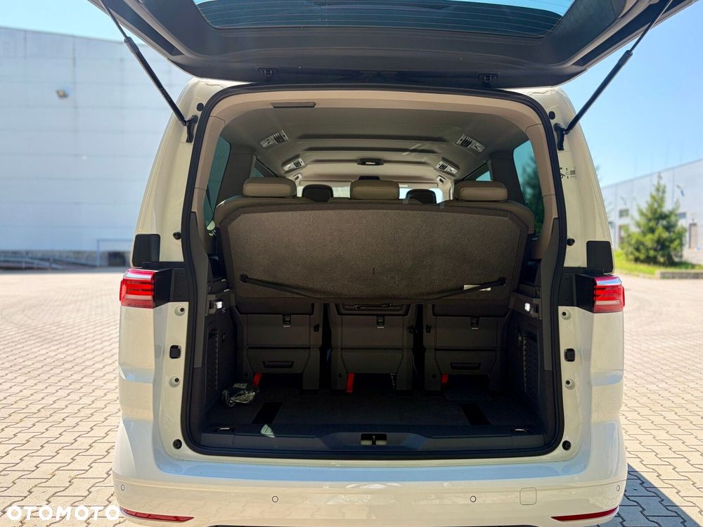 Volkswagen multivan Life L2 silnik: 2,0 l TDI SCR 150 KM / skrzynia biegów: 7-biegowa DSG rozstaw osi: 3124 mm - 16