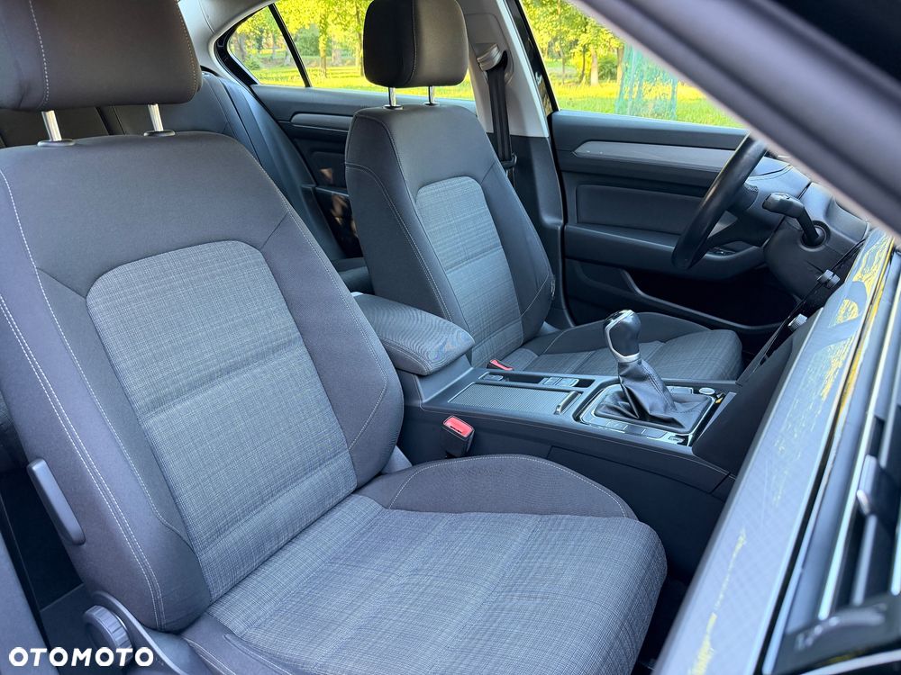 Volkswagen Passat 2.0 TDI EVO Business - 9