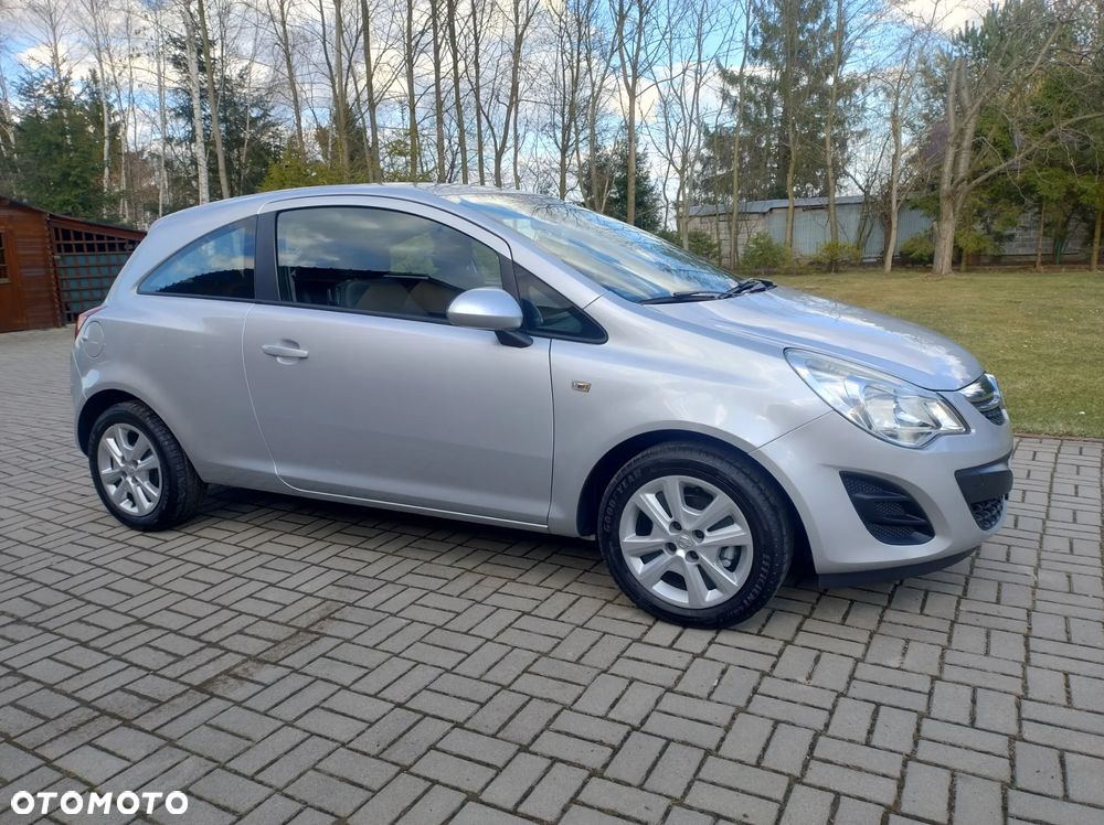 Opel Corsa 1.2 16V Cosmo - 4