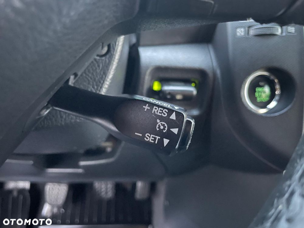 Toyota Corolla Verso 1.8 Premium + 7os - 23