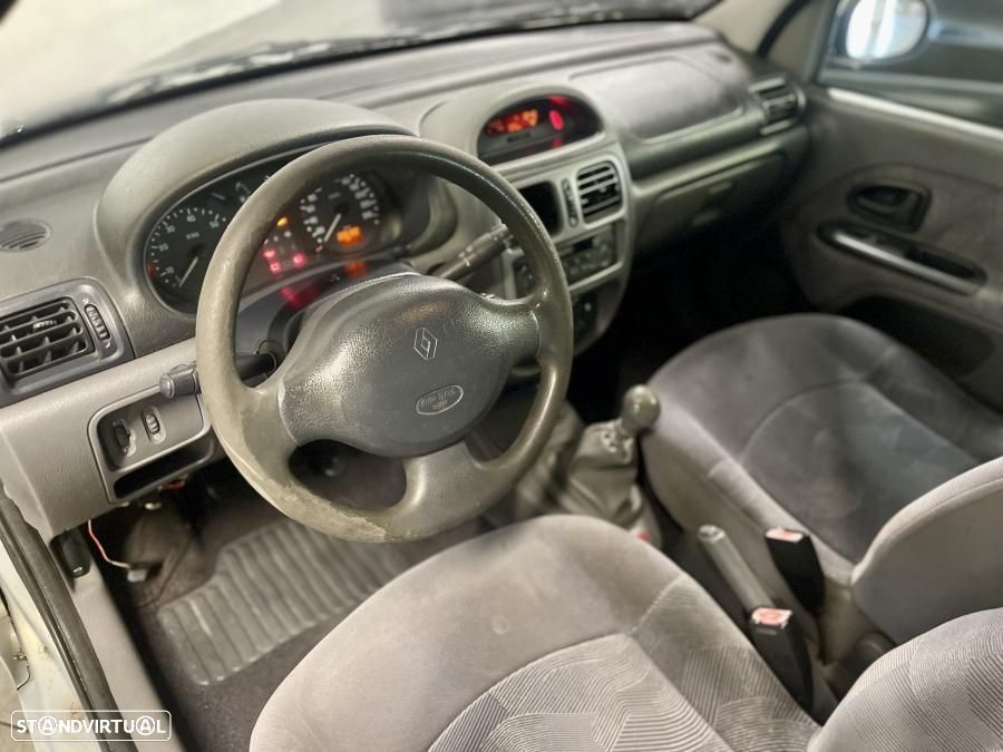 Renault Clio 1.2 RXE - 5