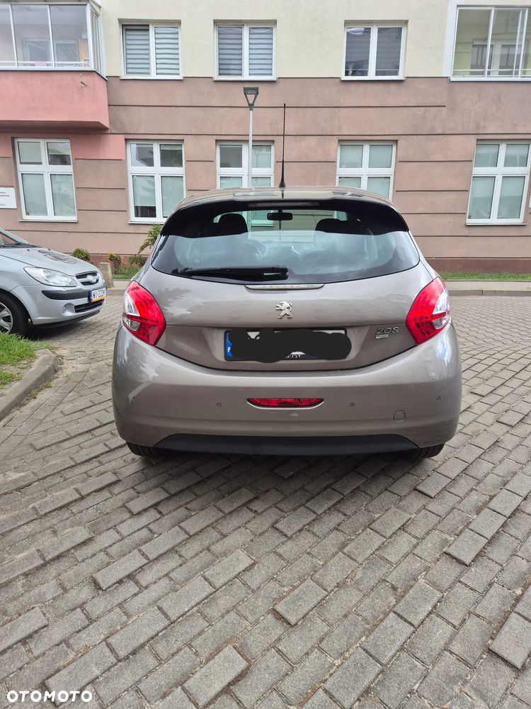Peugeot 208 - 4