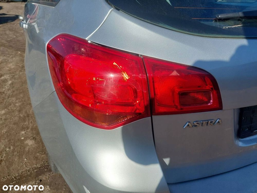 KOMPLETNY TYŁ KLAPA ZDERZAK LAMPA OPEL ASTRA J Z176 - 2