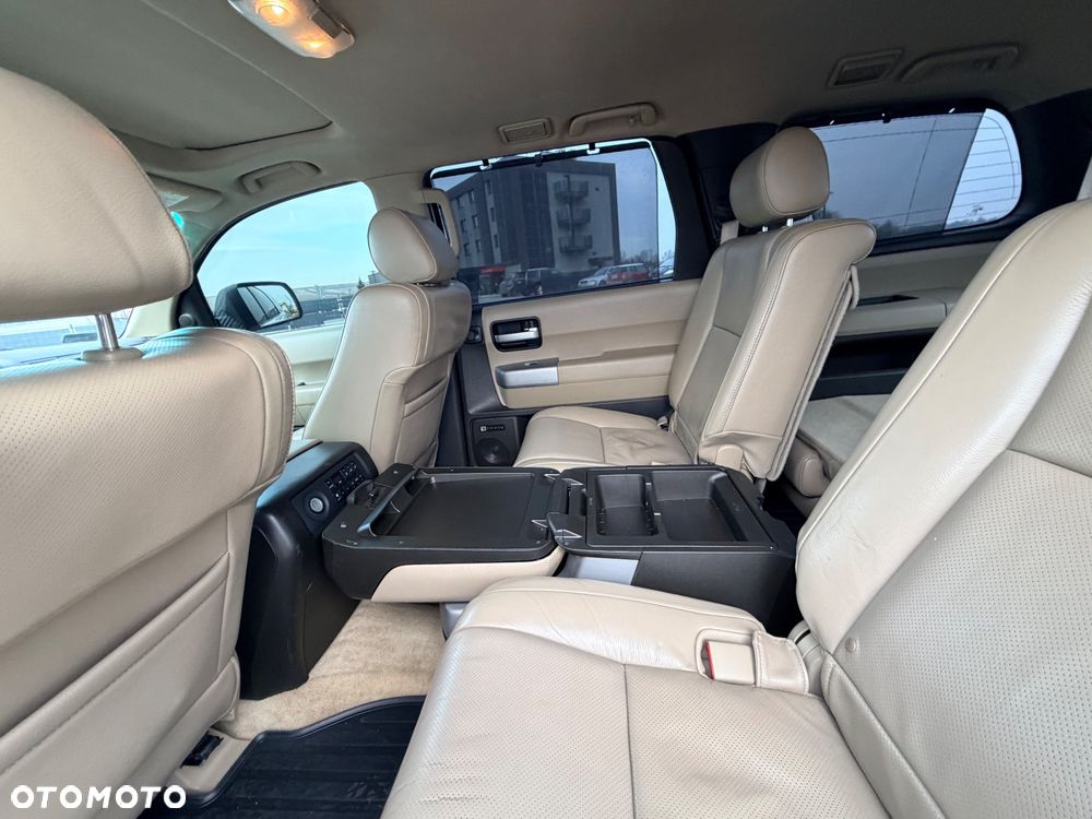 Toyota Sequoia - 26