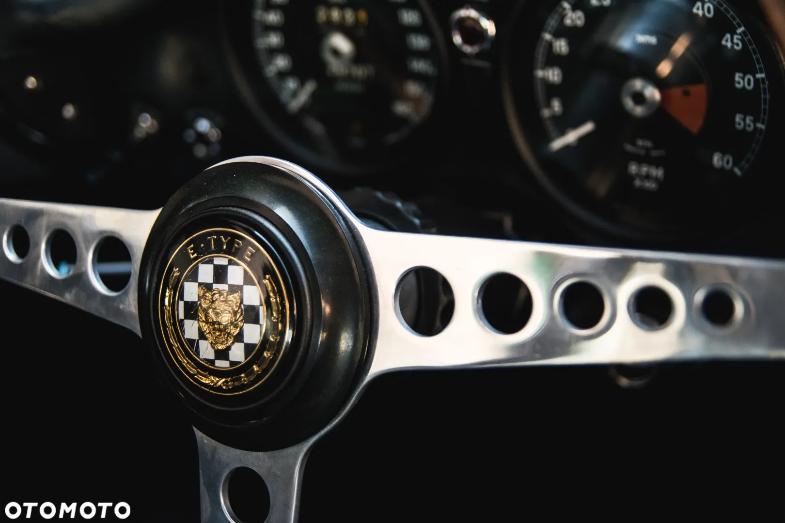 Jaguar E-Type - 16