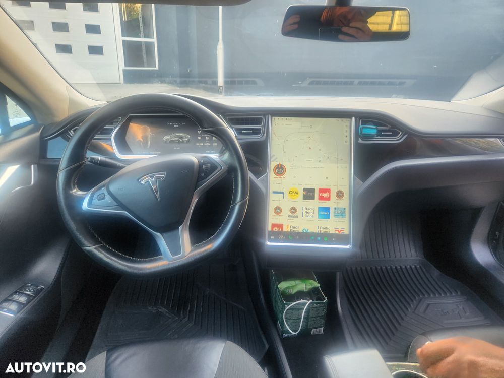 Tesla Model S - 5