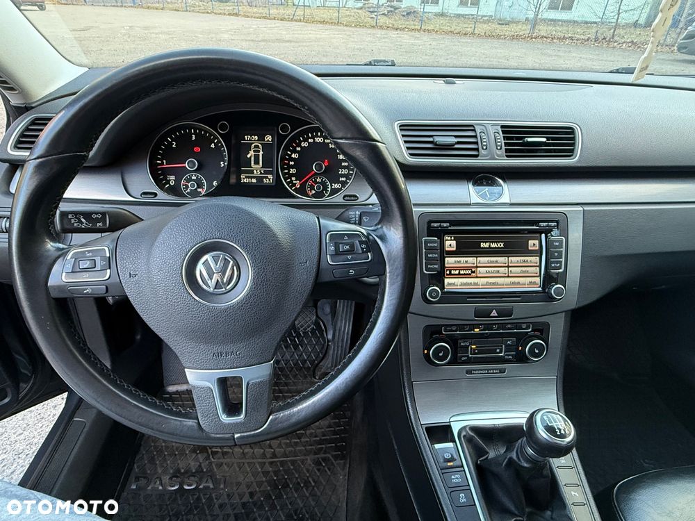 Volkswagen Passat 2.0 TDI BlueMotion Technology Comfortline - 17