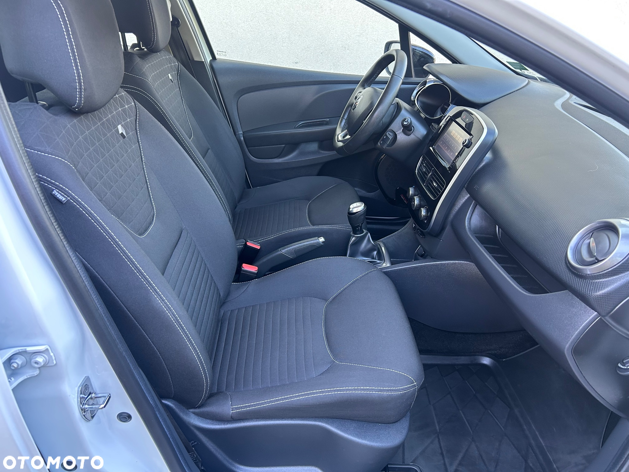 Renault Clio 1.2 16V Limited EU6 - 15