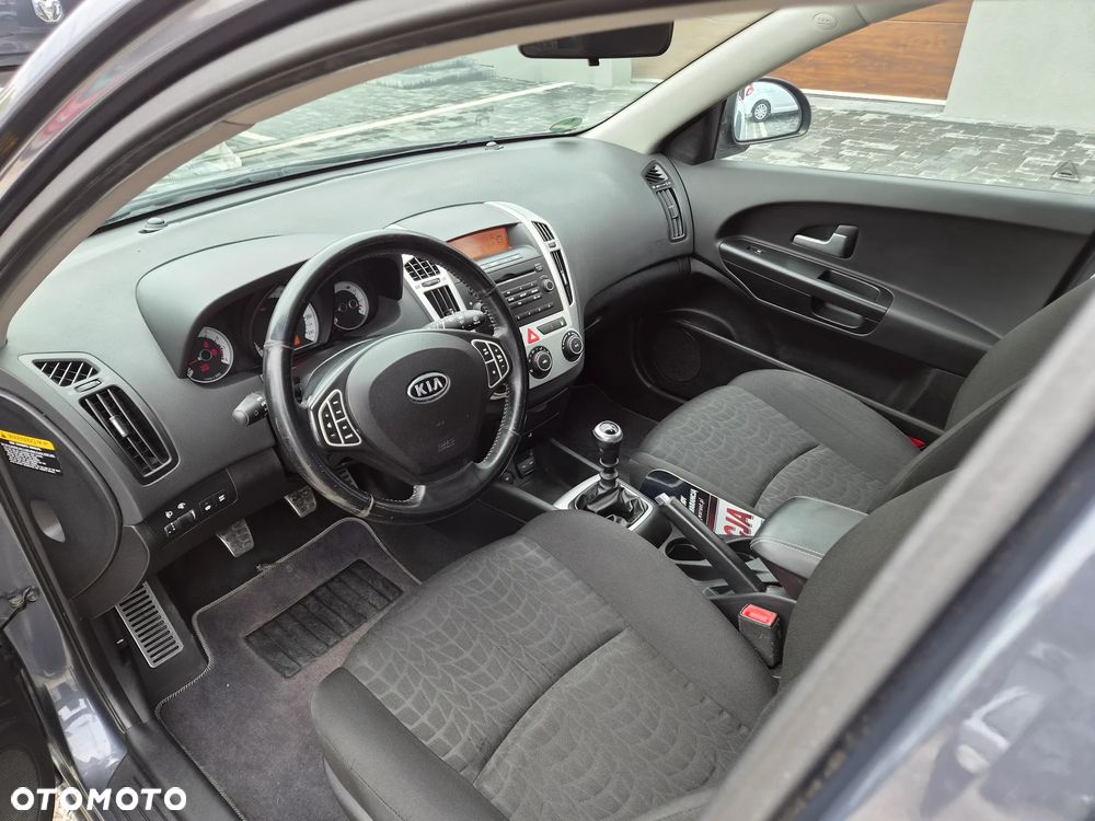 Kia Ceed - 13