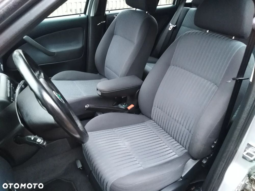 Skoda Octavia 2.0 Combi Ambiente 4x4 - 22