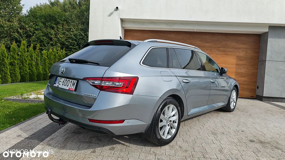 Skoda Superb 2.0 TDI DSG Premium Edition - 31