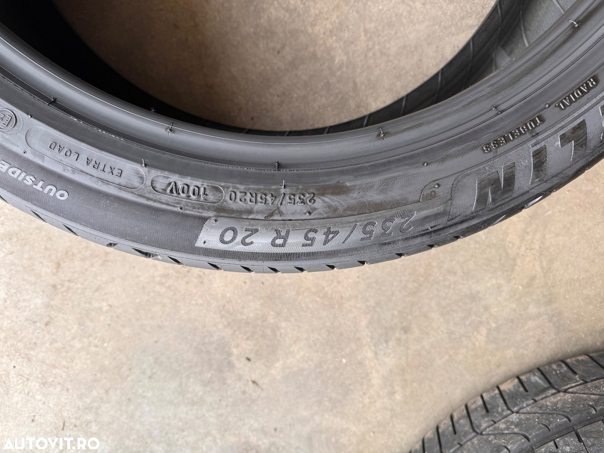 Vând 2 anvelope 235/45/20 michelin de vară ca noi - 5