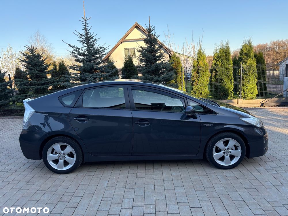 Toyota Prius (Hybrid) - 8
