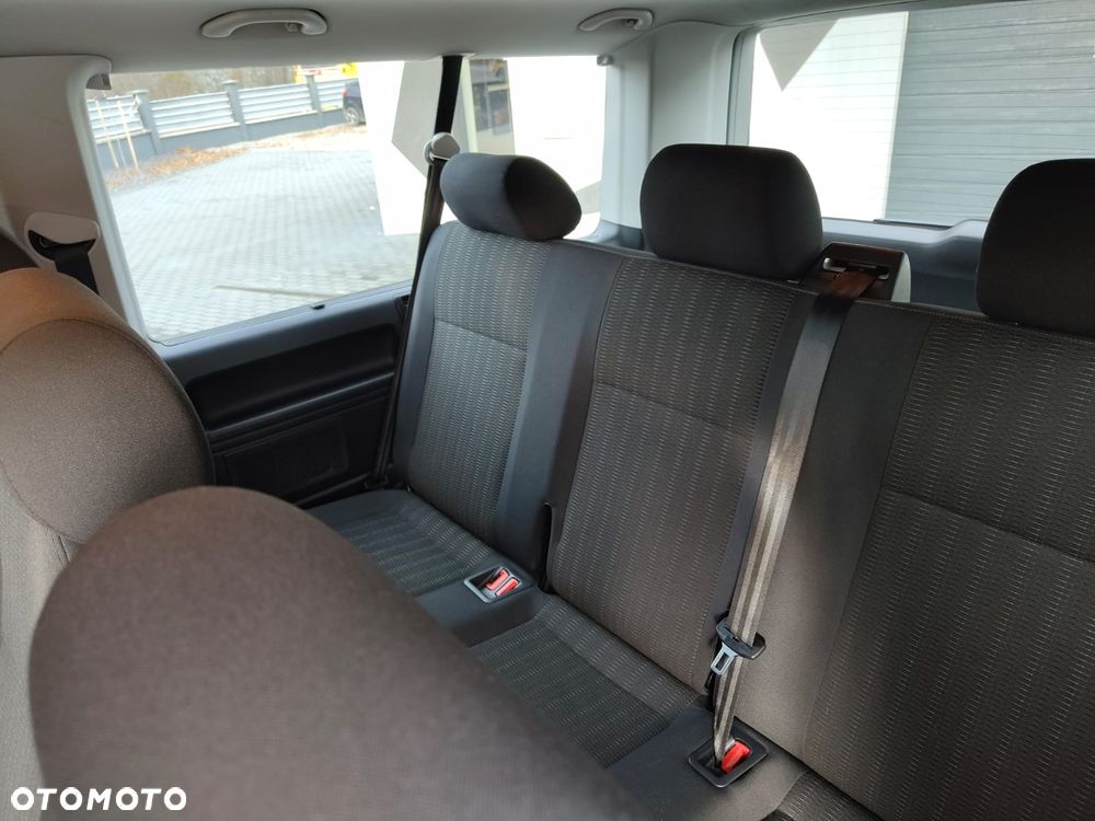 Volkswagen Caravelle - 9