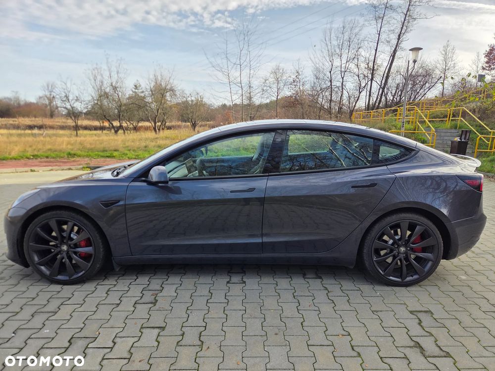 Tesla Model 3 - 4