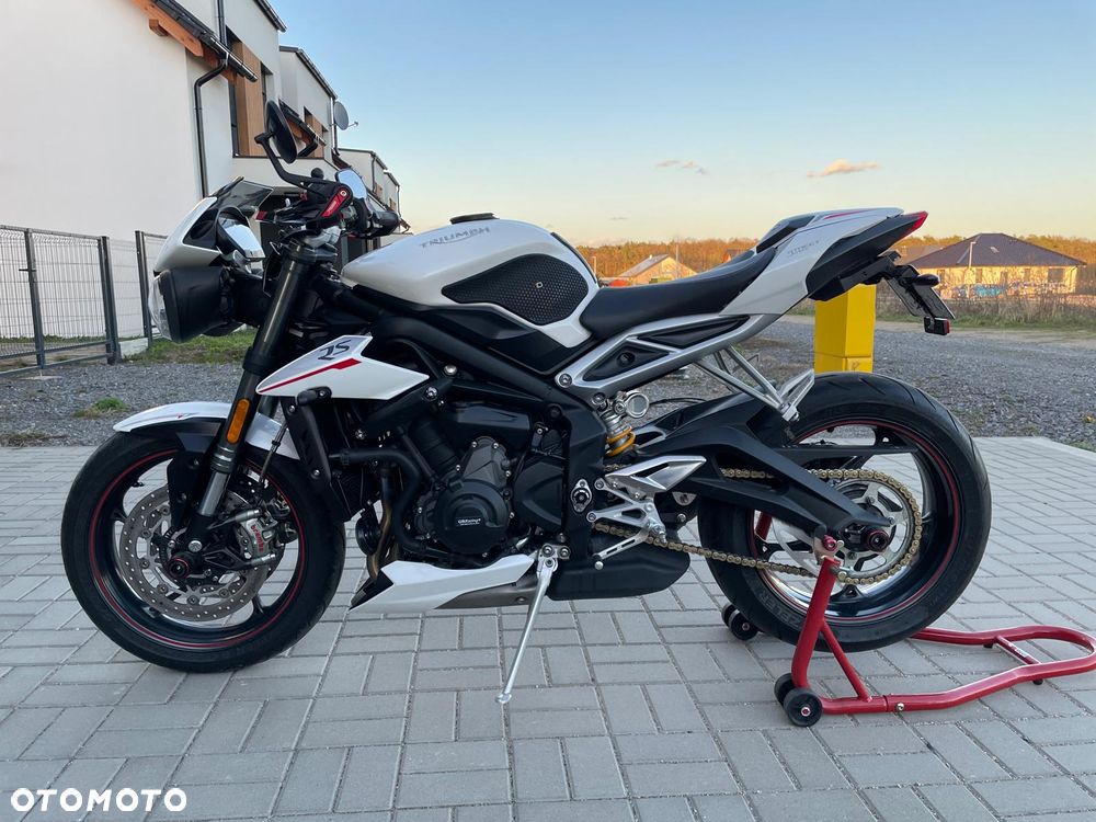 Triumph Street Triple - 1