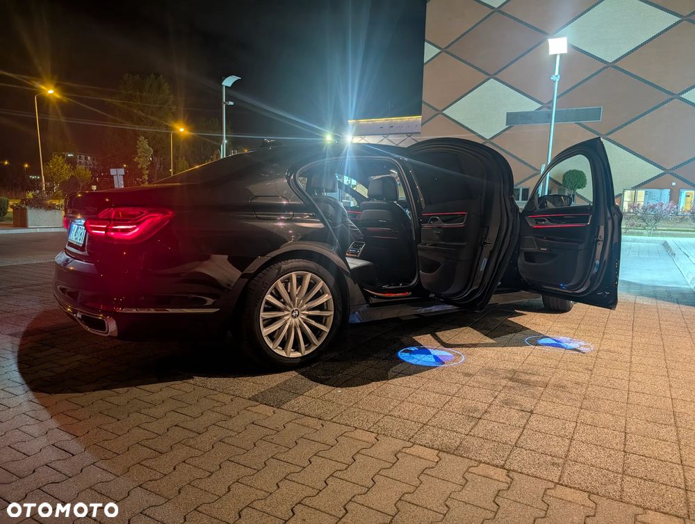 BMW Seria 7 750i xDrive - 9