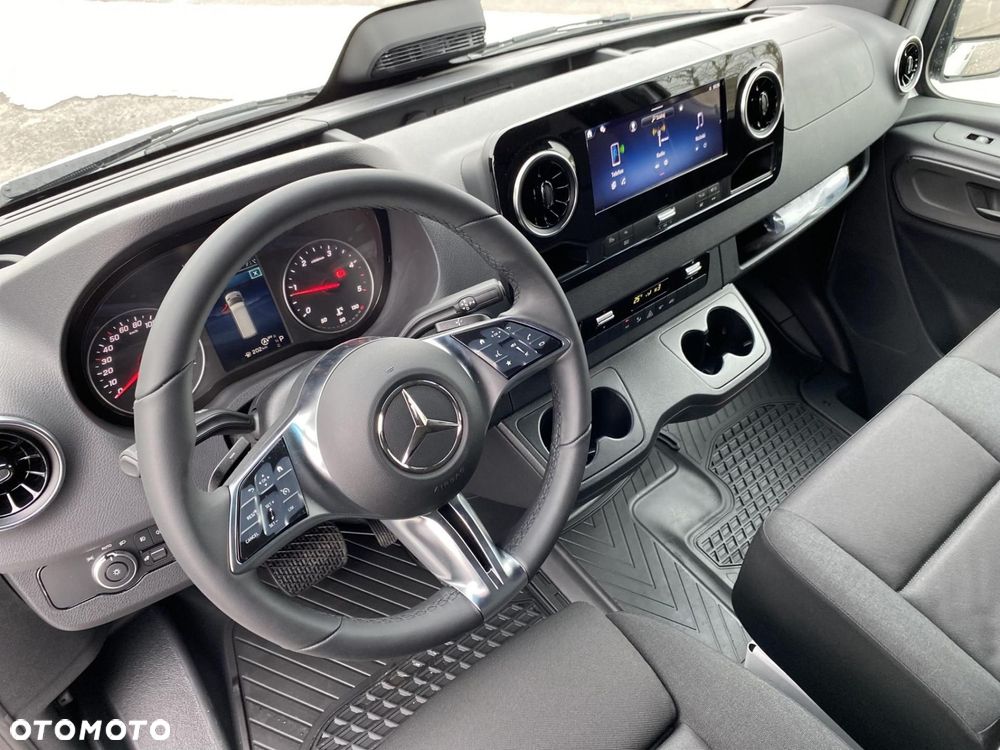 Mercedes-Benz Sprinter - 14