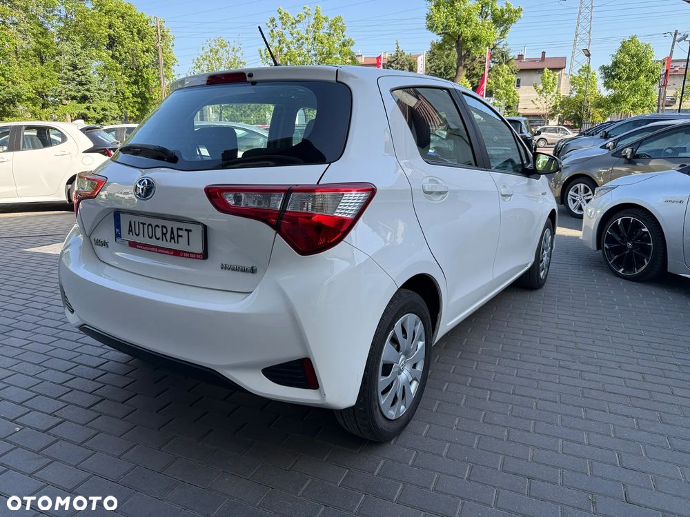 Toyota Yaris Hybrid 100 Active - 32